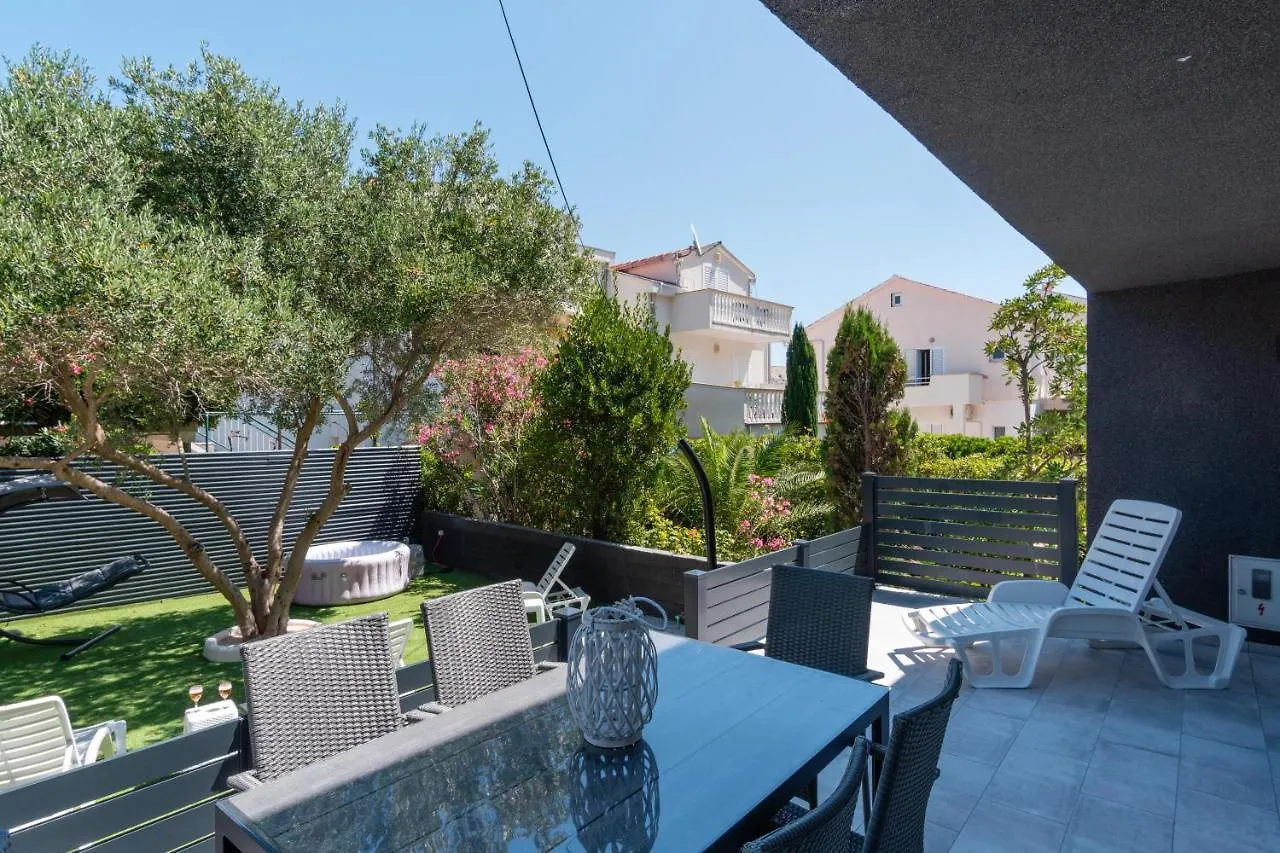 Apartmani Pardon Pag Town 0*,  Croazia